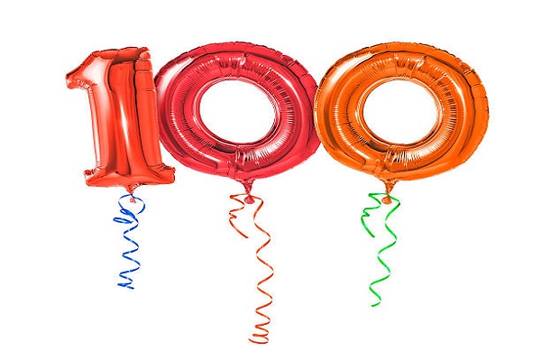 Цифра 100 из трёх воздушных шариков