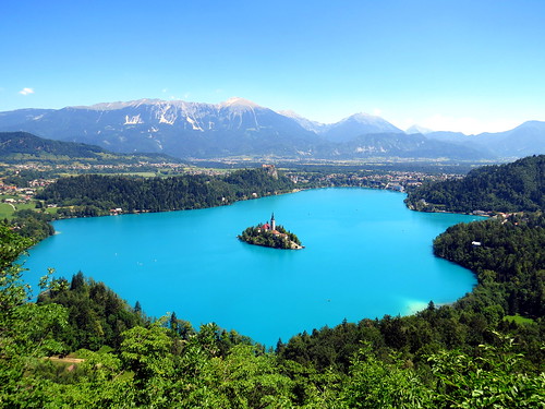 Бледское озеро находиться в Словении