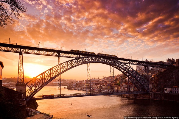 Мост Дона Луиша находиться в Португалии
