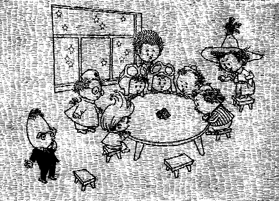 Черно-белое фото. Девять коротышек собрались вокруг круглого стола в центре, лежит камень.