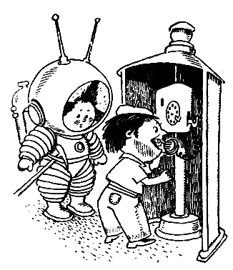 Черно-белое фото. Двое коротышек, один у телефонной будки говорит по телефону, второй стоит рядом в скафандре.