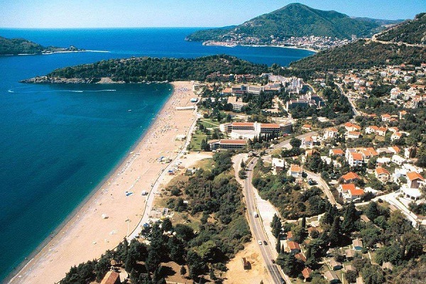 Пляж Бечичи находиться в Черногории