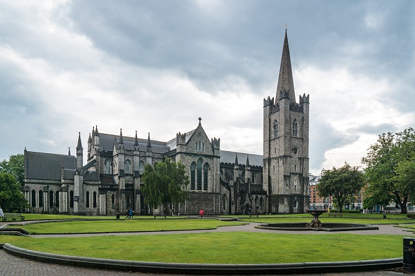 Собор Святого Патрика находиться в Ирландии