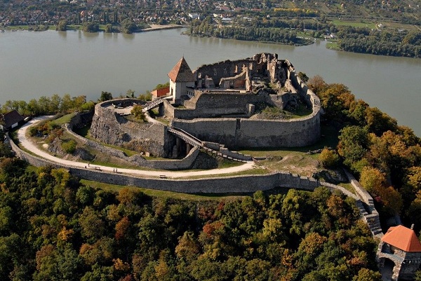 Вишеградская крепость находиться в Будапеште