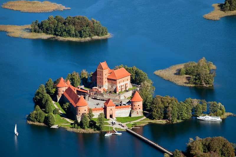 Тракайский замок находиться в Литве